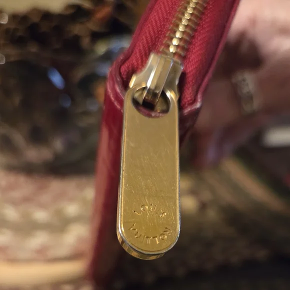 VEUC ! Louis Vuitton Rouge Leather Wallet with Signature Monogram - Picture 2 of 12